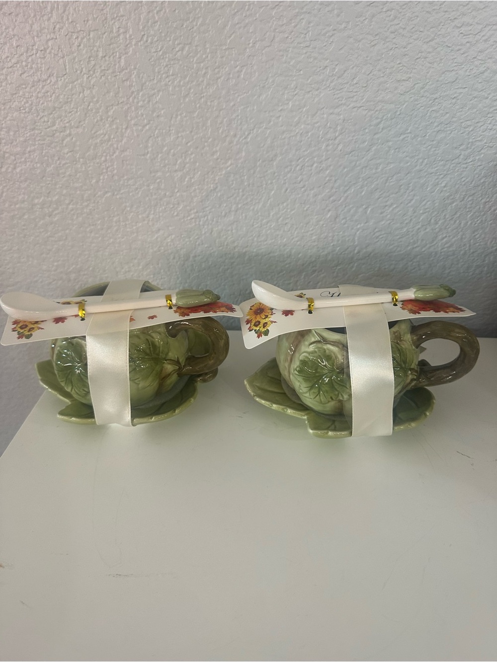 Ceramic Green Leaf Mug with Saucer and Spoon - Decorative Set